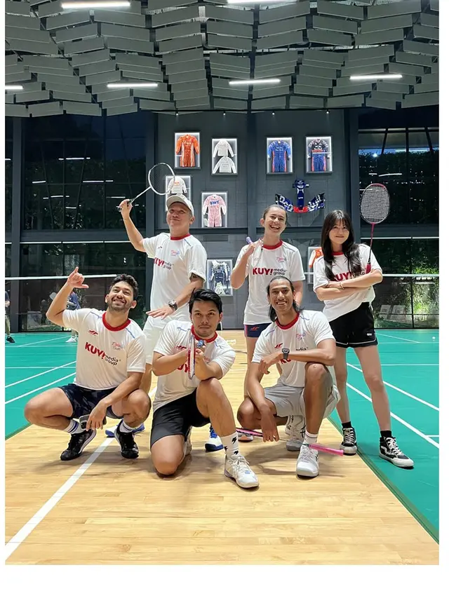 5 Potret Gading Marten Latihan Bulutangkis, Siap Tanding di Media Clash 3.0