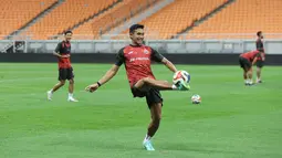Laga kali ini menjadi krusial bagi Macan Kemayoran untuk memangkas jarak poin mereka dengan pimpinan klasemen, Persib Bandung setelah ditahan imbang 2-2 oleh Persebaya Surabaya. (Bola.com/M Iqbal Ichsan)