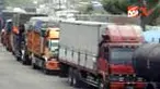 Lebih dari 3.000 truk tujuan Pulau Sumatra, Sabtu pagi, terjebak antrean sepanjang tiga kilometer di luar pintu Pelabuhan Merak, Banten. Antrean terjadi akibat jumlah kendaraan meningkatnya dan adanya perbaikan dermaga dan pembangunan fly over. 