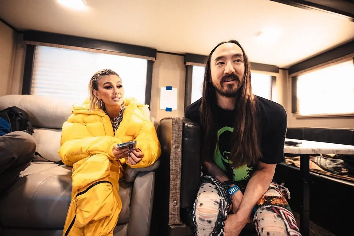 Agnez Mo manggung di Sound Money Fest Miami (Foto: Instagram/@steveaoki)