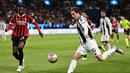 Pemain Juventus, Kenan Yildiz berusaha melepaskan tembakan ke gawang AC Milan pada laga semifinal Piala Super Italia 2025 yang berlangsung di Al-Awwal Park, Riyadh, Arab Saudi, Sabtu (04/01/2024) dini hari WIB. (AFP/Fayez Nureldine)