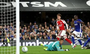 Gelandang Arsenal, Max Dowman, mencetak gol ke gawang Ipswich Town pada babak ketiga Carabao Cup 2026/2027 di Portman Road, Rabu (16/9/2026) dini hari WIB. (Adrian Dennis/AFP)