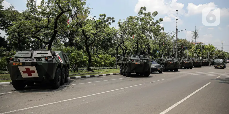 Jelang HUT TNI, Sederet Alutsista Diparkir di Kawasan Istana Merdeka