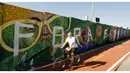 Jelang perhelatan Piala Dunia 2014, sejumlah tembok di Sao Paolo, Brasil dipenuhi lukisan grafiti, (3/6/2014). (REUTERS/Paulo Whitaker)
