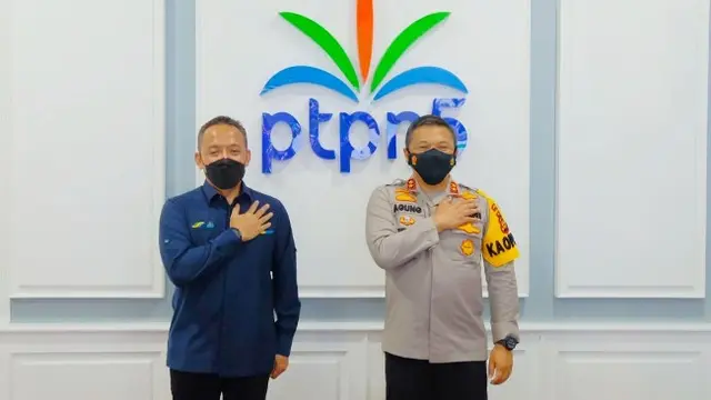 CEO PTPN V Jatmiko K Santosa dan Kapolda Riau Irjen Agung Setya Imam Effendi.