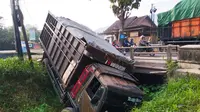 Kendaraan truk fuso BE 9657 BT yang terlibat kecelakaan di Bandar Lampung. Foto : (Istimewa)