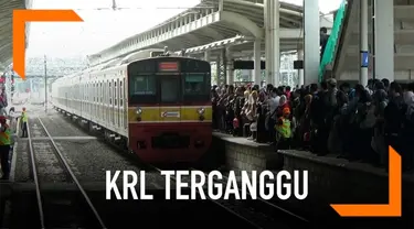 Sejak Jumat (12/4) pagi terjadi penumpukan penumpang Kereta Rel Listrik di sejumlah stasiun dari arah Bekasi. Apa penyebabnya?