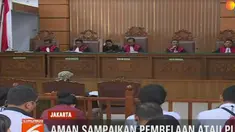 Dalam sidang, penasehat hukum terdakwa Asludin Hatjani menyatakan, kliennya tidak terlibat dalam serangkaian aksi teror yang didakwakan oleh Jaksa Penuntut Umum.