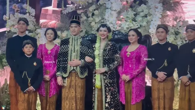 8 Potret Keluarga Al Ghazali-Alyssa Daguise di Ngunduh Mantu, Bergaya Adat Jawa