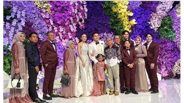 7 Potret Putri Delina dan Bintang di Pernikahan Rizky Febian, Penuh Kehangatan
