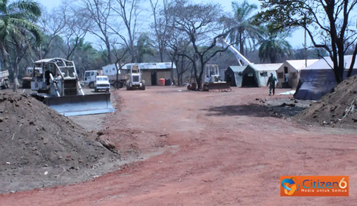 Citizen6, Kongo: Dansatgas Konga XX-I/Monusco Letnan Kolonel Czi Sapto Widhi Nugroho beberapa waktu lalu di Markas Dungu Camp Bumi Nusantara telah memberangkatkan 63 personel berikut peralatannya ke Desa Kiliwa. (Pengirim: Badarudin Bakri)