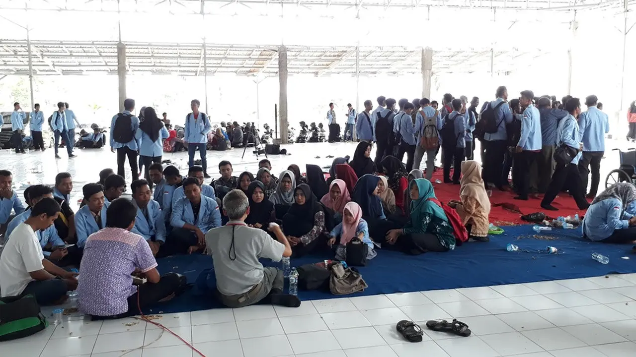 Yayasan El Bayan Majenang menggelar diskusi bertajuk “Kongkow Bareng Jurnalis” yang mempertemukan mahasiswa atau santri dengan wartawan. (Foto: Liputan6.com/Muhamad Ridlo)