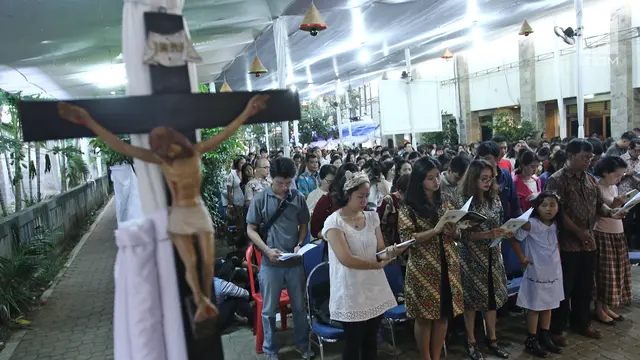Angkat Tema Nusantara, Ribuan Jemaat Ikuti Misa Natal di Gereja Katedral