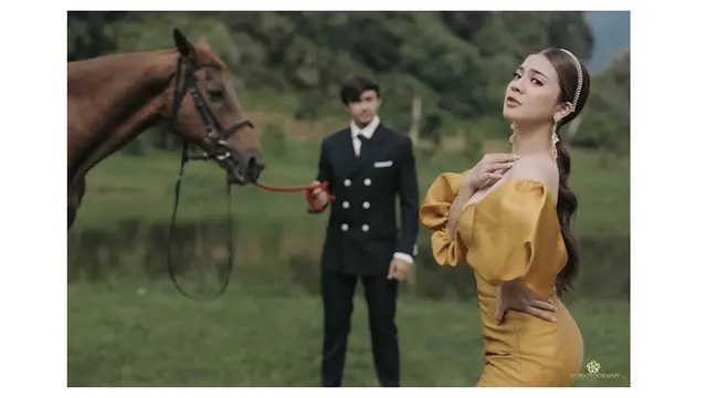 Sebar Undangan, Ini 7 Potret Prewedding Terakhir Caesar Hito dan Felicya Angelista