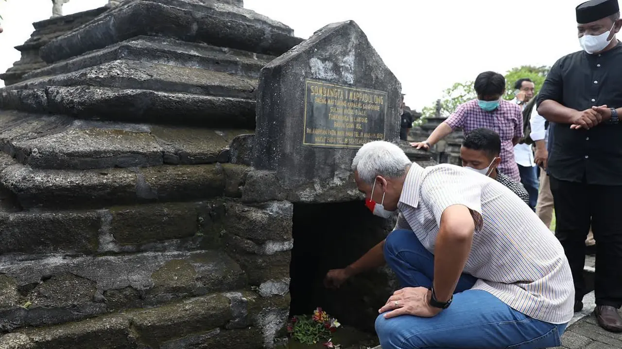 Berkunjung Ke Makassar, Potret Ganjar Ziarah ke Makam Pangeran Diponegoro dan Sultan Hasanudin