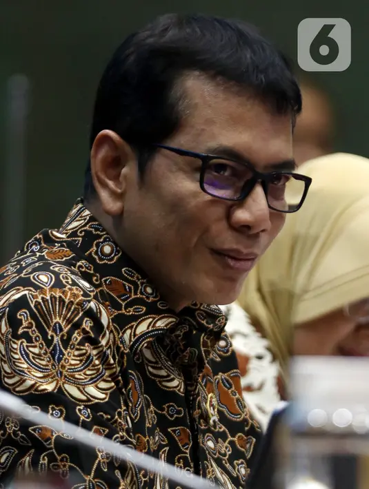 Menteri Pariwisata dan Ekonomi Kreatif Wishnutama Kusubandio rapat kerja dengan Komisi X DPR di Kompleks Parlemen, Jakarta, Kamis (7/11/2019). Ini merupakan rapat perdana Kementerian Pariwisata dan Ekonomi Kreatif bersama DPR. (Liputan6.com/JohanTallo)