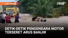 Seorang pengendara sepeda motor terseret arus banjir yang menggenangi jalan lintas Kecamatan Palembayan, Kabupaten Agam, Sumatera Barat, Selasa sore.