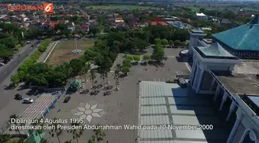 Di masjid Al Akbar telah menerapkan teknologi yang mampu meredam bising 