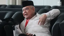 Anggota Komisi VII DPR RI, Nawafie Saleh berada di ruang tunggu sebelum menjalani pemeriksaan di Gedung KPK, Jakarta, Senin (24/9). Nawafie Saleh diperiksa sebagai saksi untuk tersangka mantan Sekjen Golkar Idrus Marham. (Merdeka.com/Dwi Narwoko)