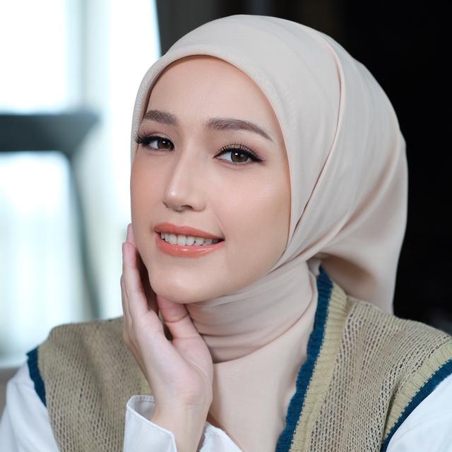 Potret 6 Artis Blasteran yang Putuskan Berhijab, Pesonanya Makin Terpancar