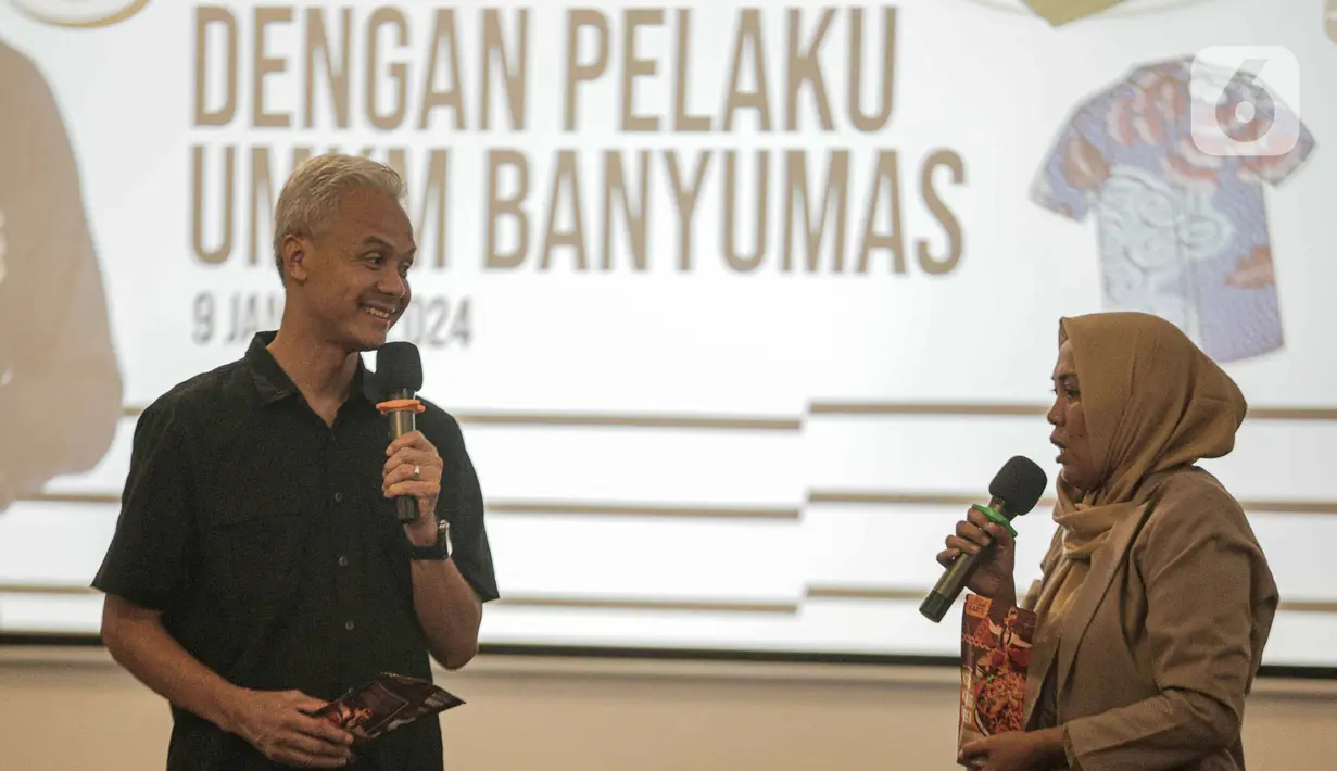 Ganjar pun menyempatkan berdialog secara langsung dengan para pelaku UMKM di Banyumas. (Liputan6.com/Faizal Fanani)