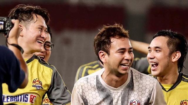 Jabat Chairman RANS Cilegon FC, Ini 6 Aksi Raffi Ahmad Jadi Kiper Selebritis FC