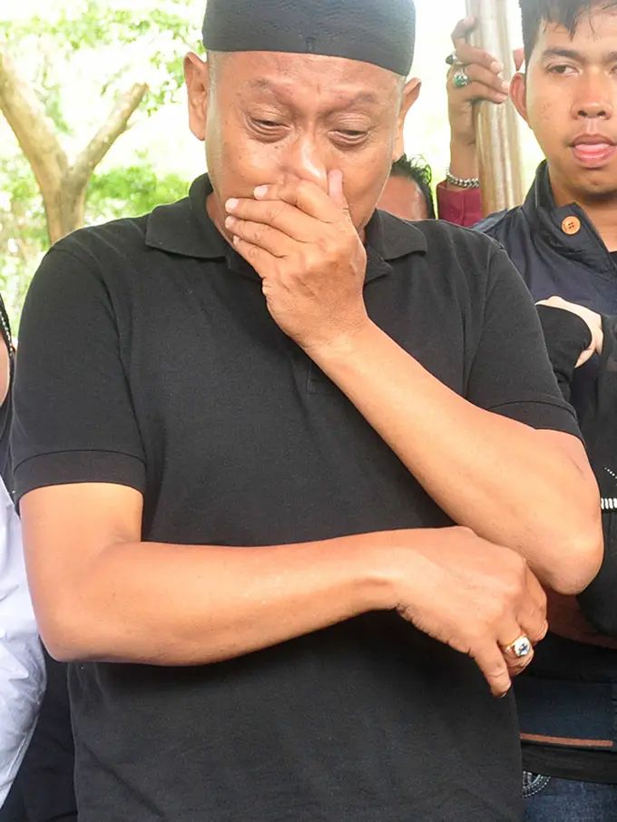 [Bintang] Pemakaman Istri Tukul Arwana