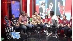 Nike Ardilla memulai karirnya di dunia entertainment sejak berusia 11 tahun dengan mencoba main film. 