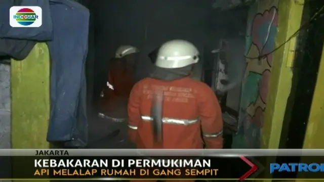 Kontrakan lima pintu di Kampung Bendungan, Pasar Minggu, ludes terbakar pada Kamis (21/12) dini hari.