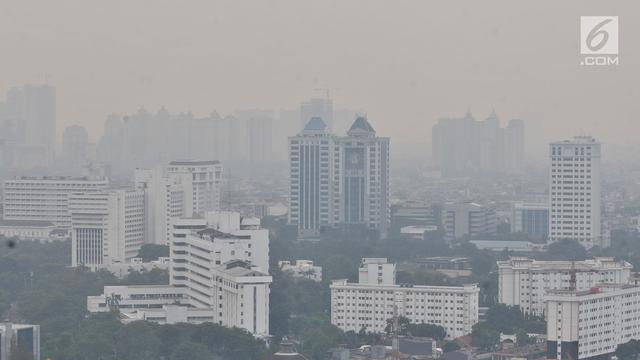 Jakarta Diselimuti Kabut
