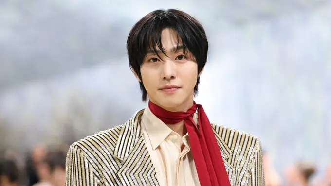 Debut Ahn Hyo Seop di Met Gala 2026. Photo by ANGELA WEISS / AFP