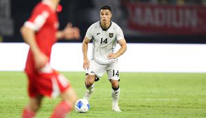 Gelandang&nbsp;Timnas Indonesia,&nbsp;Joey Pelupessy, saat melawan Timnas Lebanon dalam laga FIFA Matchday 2025 di Stadion Gelora Bung Tomo, Surabaya, Senin (8/9/2025). (Bola.com/Abdul Aziz)