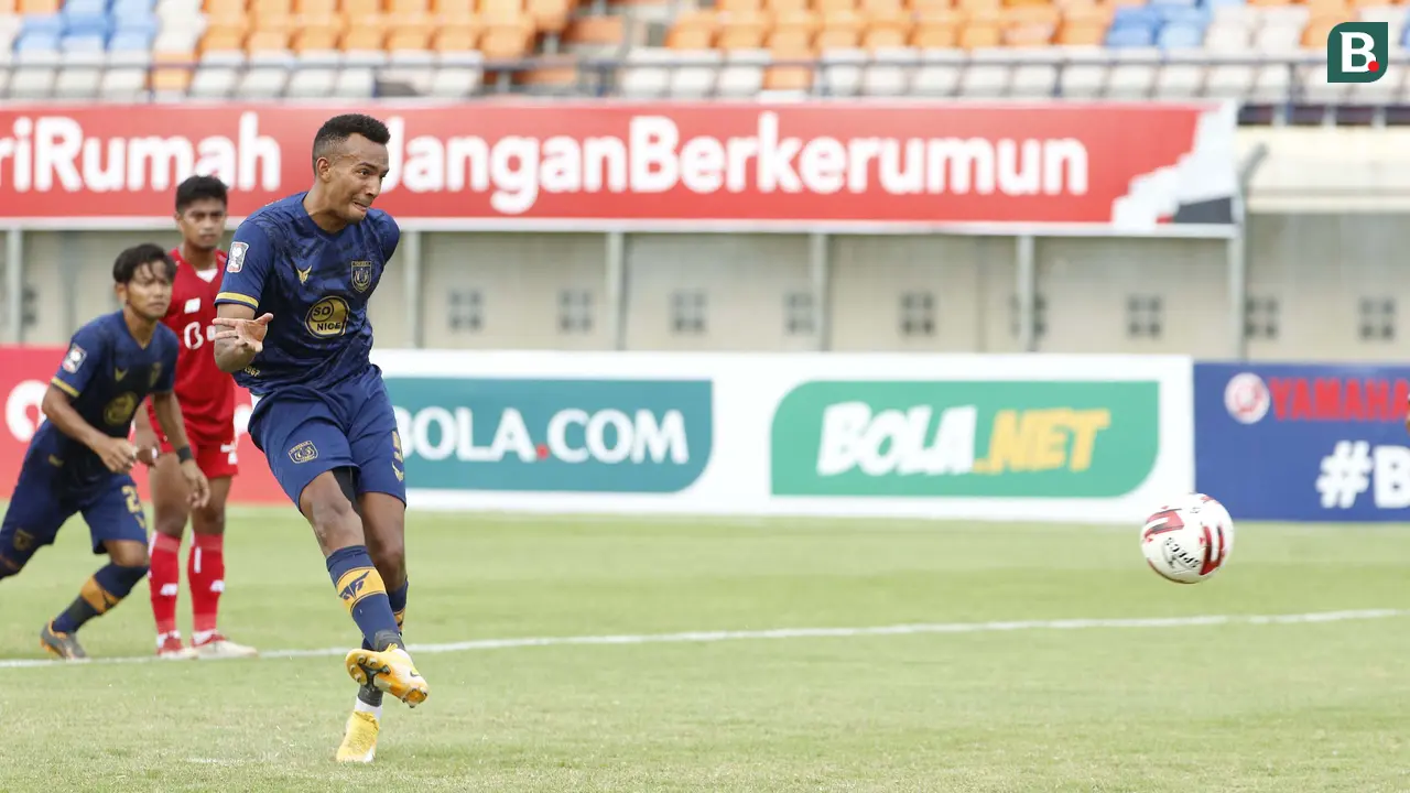 FOTO: Persela Lamongan Unggul 2-1 atas Persik Kediri di Babak Pertama - Melvyn Lorenzen