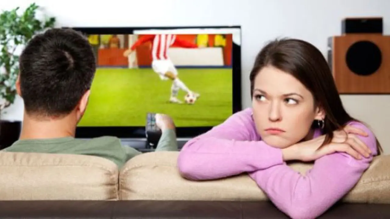 [Bintang] Tips Anti Bete Nemenin Pacar Nonton Liga Champions