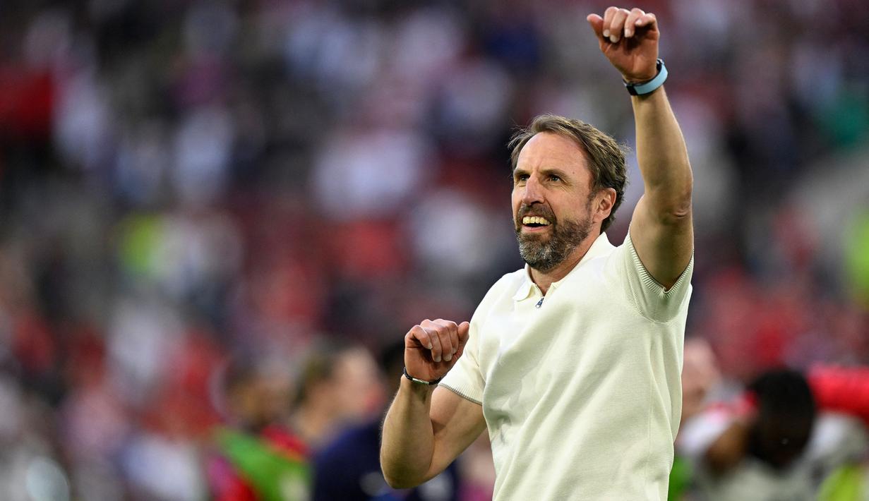 <p>Pelatih Inggris, Gareth Southgate merayakan kemenangan atas Swiss pada laga perempat final Euro 2024 di Duesseldorf Arena, Duesseldorf, Jerman, Sabtu (06/07/2024). (AFP/Ina Fassbender)</p>