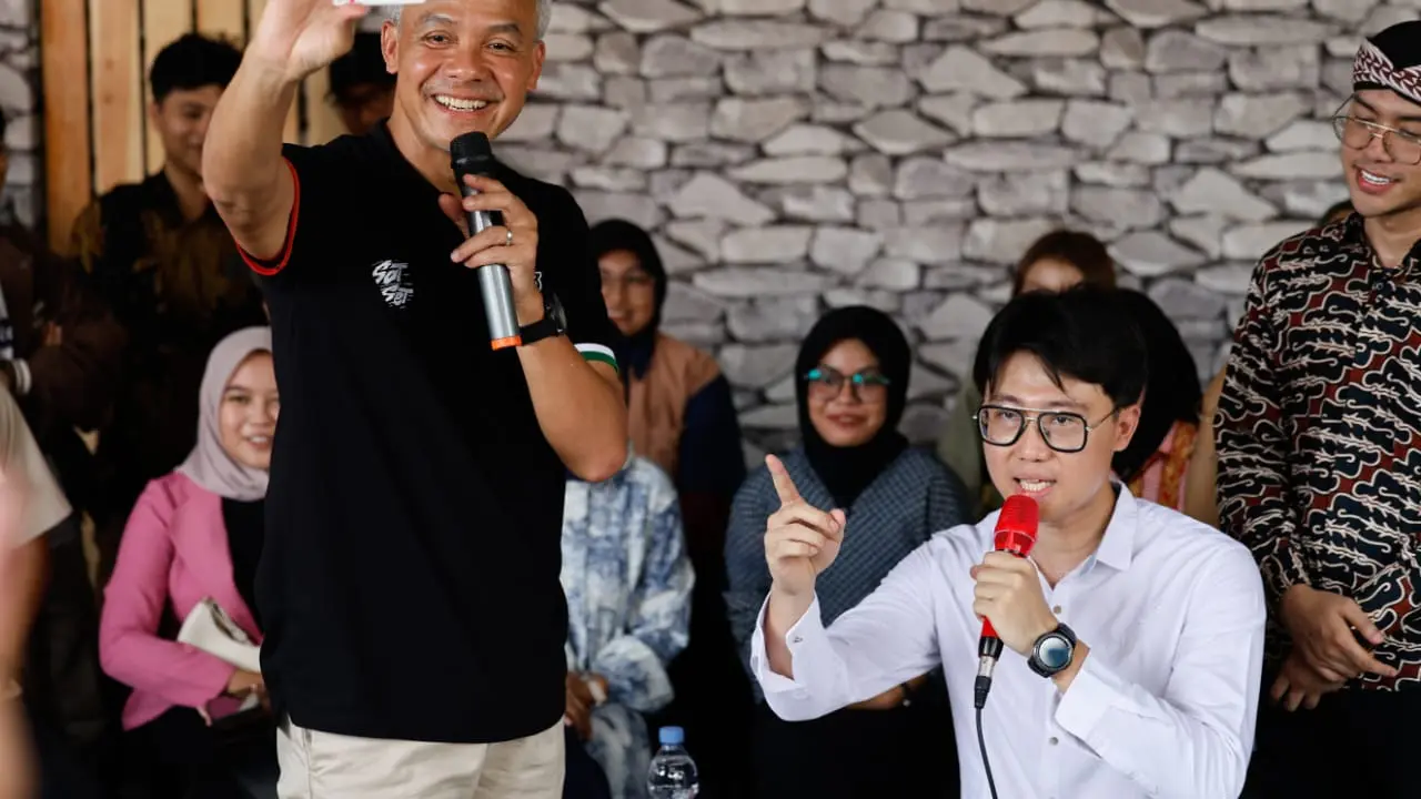 Ganjar Pranowo sempat diajak bermain sulap oleh pesulap muda bernama Marcel. (Liputan6.com/Fachrur Rozie)