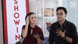 Citra Kirana dan Darius Sinatrya saat wawancara film barunya yang berjudul ASIH "From The Danur Universe" di kantor KLY, Gondagdia, Jakarta, Selasa (2/10). (Liputan6.com/Herman Zakharia)