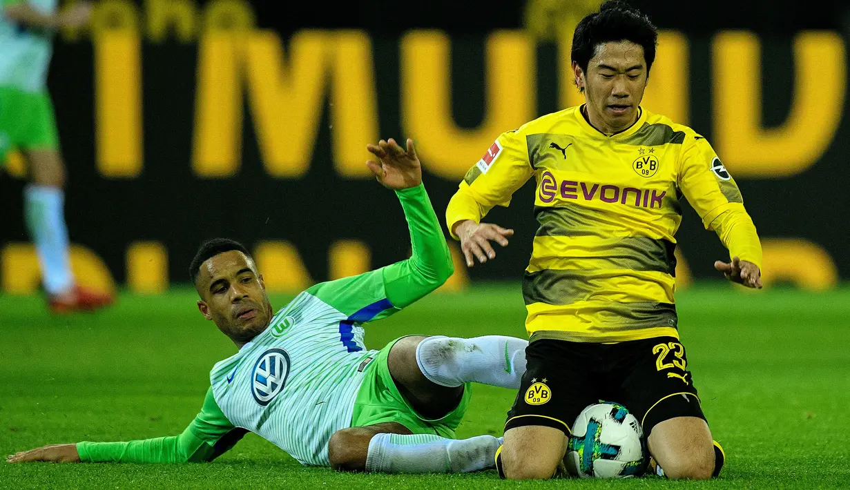 Shinji Kagawa yang segera menjalani musim kedua dalam periode keduanya bersama Cerezo Osaka ini juga tercatat pernah berseragam Borussia Dortmund dalam dua periode. Pada periode pertama, ia membela Borussia Dortmund selama dua musim mulai 2010/2011 hingga 2011/2012. Pada 2012/2023 Manchester United meminangnya dan bertahan selama dua musim hingga 2013/2014. Pada awal musim 2014/2015 ia kembali berseragam Borussia Dortmund setelah MU melepasnya dan bertahan hingga akhir musim 2018/2019. Secara keseluruhan ia total tampil dalam 216 laga di semua kompetisi bareng Dortmund dengan torehan 60 gol dan 55 assist. (AFP/Sascha Schuermann)