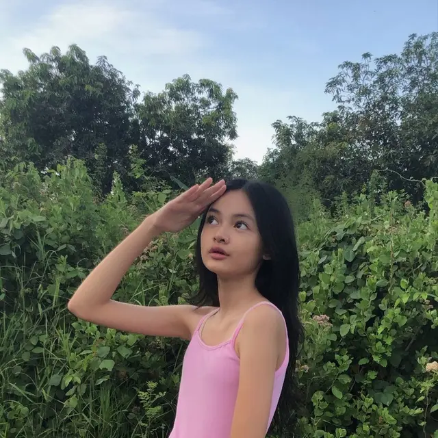 Mulai Dikenal, Ini 6 Potret Montserrat Gizelle Pemeran Bulan ‘Dari Jendela SMP’