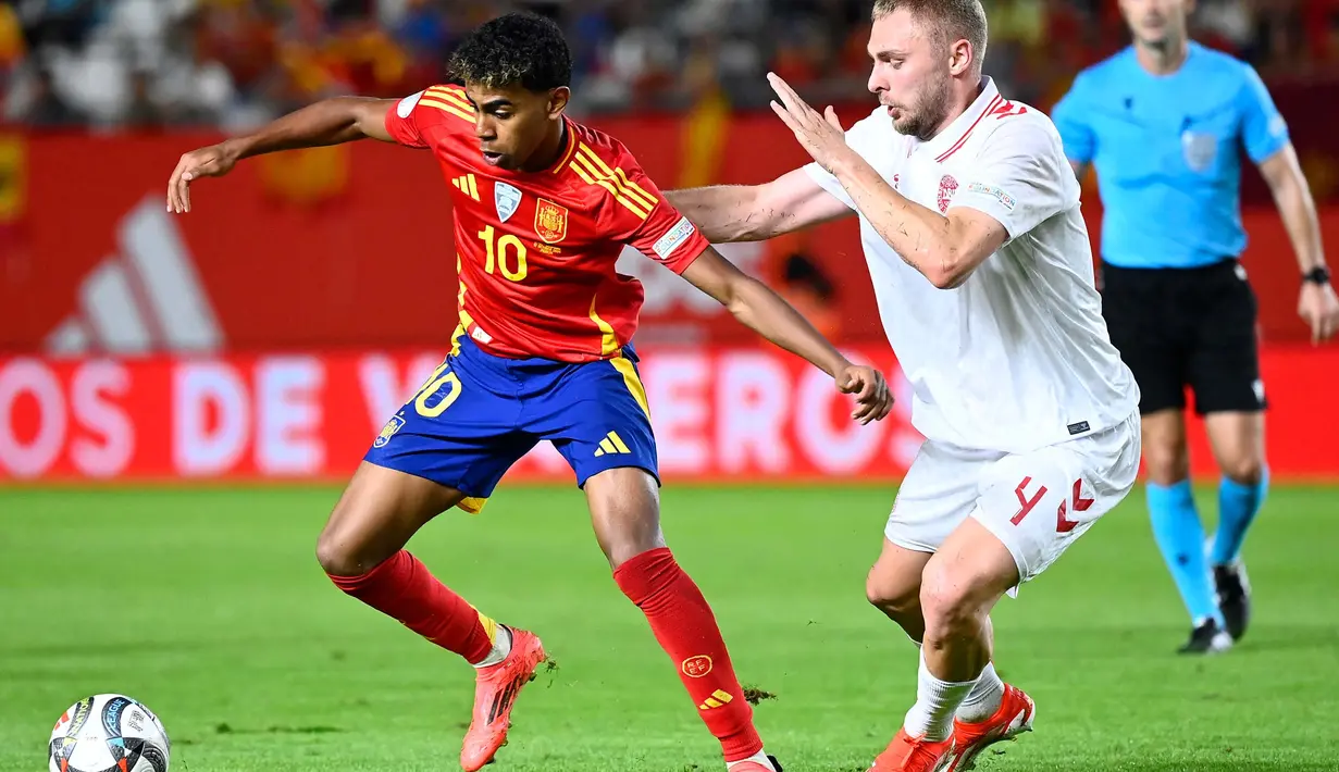 Tim asuhan pelatih pasukan Luis de la Fuente tampil dominan sejak awal laga. (JOSE JORDAN/AFP)
