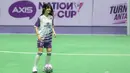 Vonzy Felicia saat mengikuti fun match AXIS Nation Cup 2023 yang berlangsung di Istora Senayan, Jakarta, Minggu (15/10/2023). (Bola.com/Bagsakara Lazuardi)