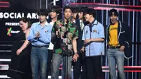 Dalam ajang penghargaan Billboard Music Awards 2018, BTS berhasil menyabet gelar Top Social Artist. Dengan raihan ini, mereka berhasil meraih gelar ini dua kali berturut-turu. (AFP/Ethan Miller/GETTY IMAGES NORTH AMERICA)