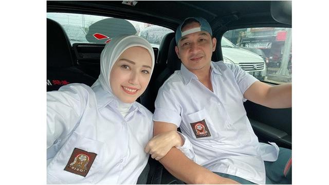 Nyaleg Bareng di Pemilu 2024, Ini 6 Potret Pasha Ungu dan Istri yang Selalu Kompak