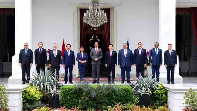 Presiden Jokowi menerima kunjungan kehormatan para Menlu ASEAN dan Sekjen ASEAN, di Istana Merdeka Jakarta, Jumat (3/2/2023).