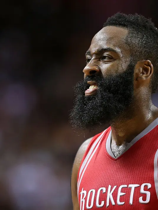 Tidak hanya itu saja, Khloe juga menunjukkan perhatiannya kepada pebasket berusia 26 tahun itu lewat akun media sosialnya. (AFP/Bintang.com)