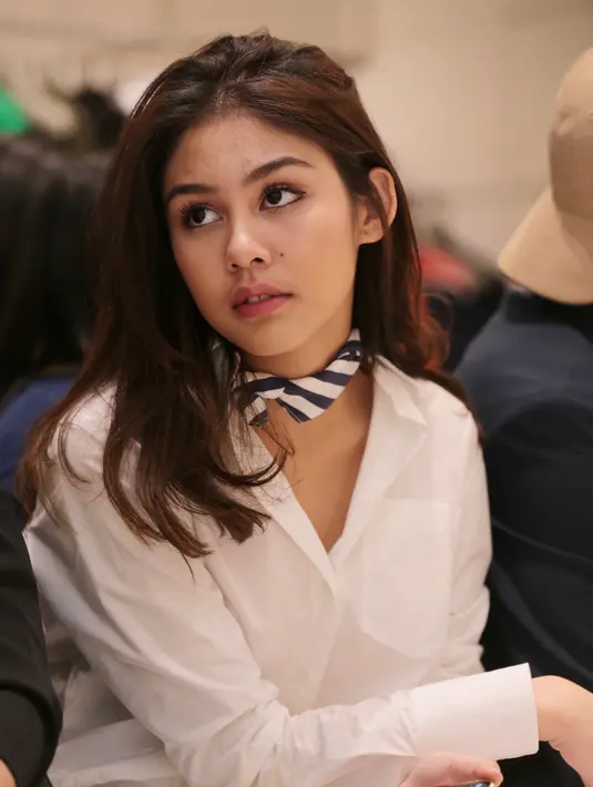 Menyimak pernyataan Vanesha yang minat melanjutkan pendidikan di sekolah musik, sepertinya pemeran Milea ini ingin beralih profesi menjadi musisi. Mengingat kakak lelakinya, Jevin seorang musisi. (Adrian Putra/Bintang.com)