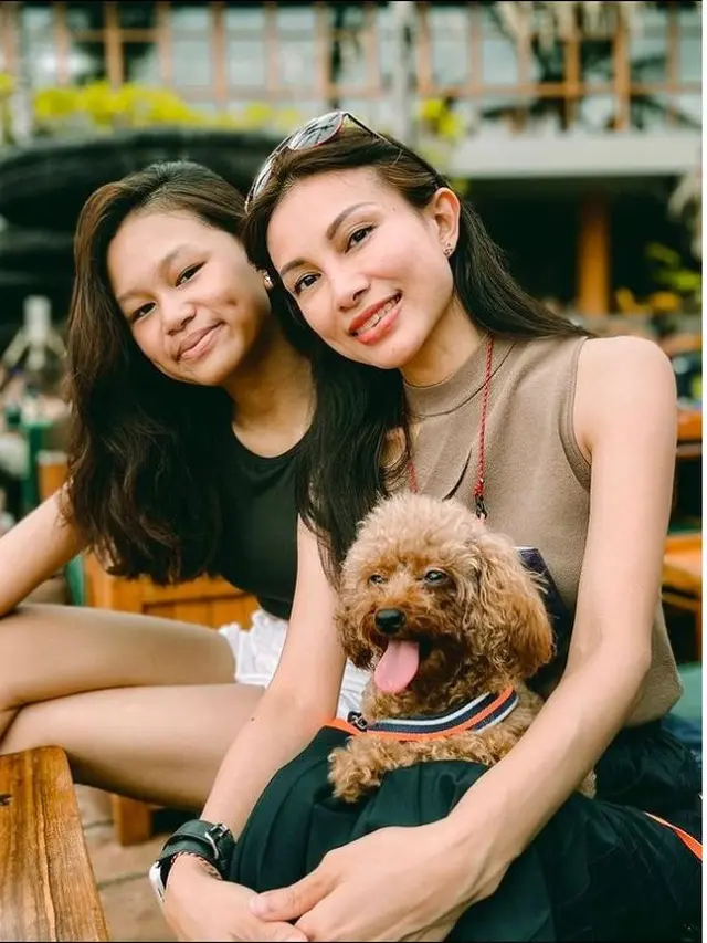 6 Potret Tribuana Tungga Dewi Istri Bambang Pamungkas Bareng Anak, Bak Kakak Adik