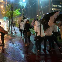 Usai porak-porandakan Busan, Korea Selatan, Topan Chaba perlahan bergerak ke arah Jepang. | via: baltimoresun.com