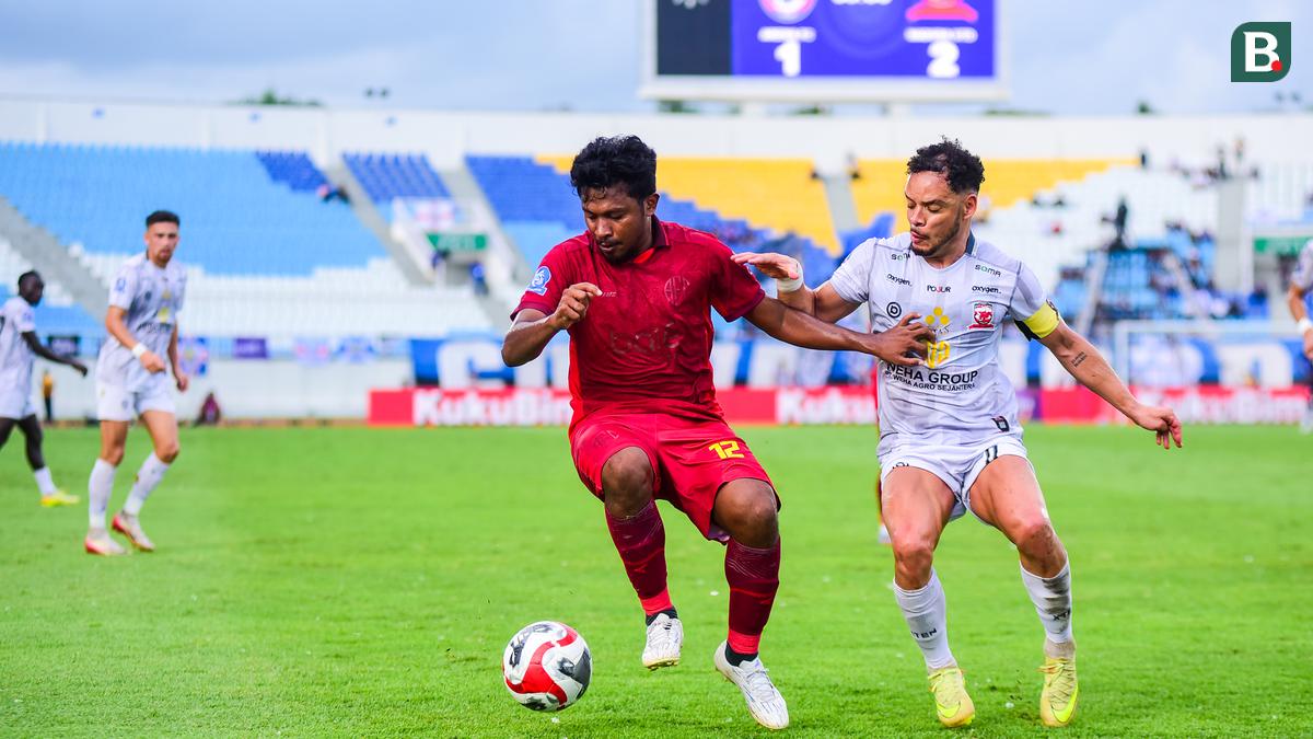 Foto: Aroma Nostalgia dalam Laga Arema FC melawan Madura United di BRI Super League 2025/2026, Derby Jawa Timur Berakhir Imbang