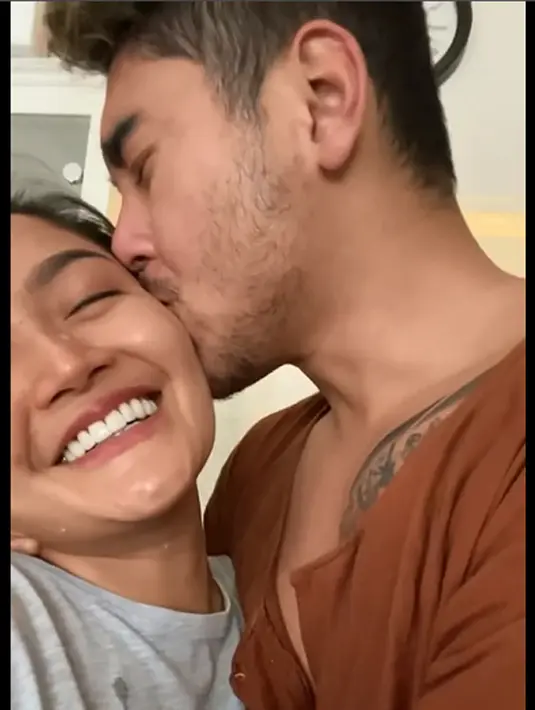 Siti Badriah hamil (Instagram/sitibadriahh)